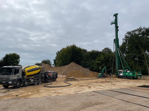 Palen boren op terrein